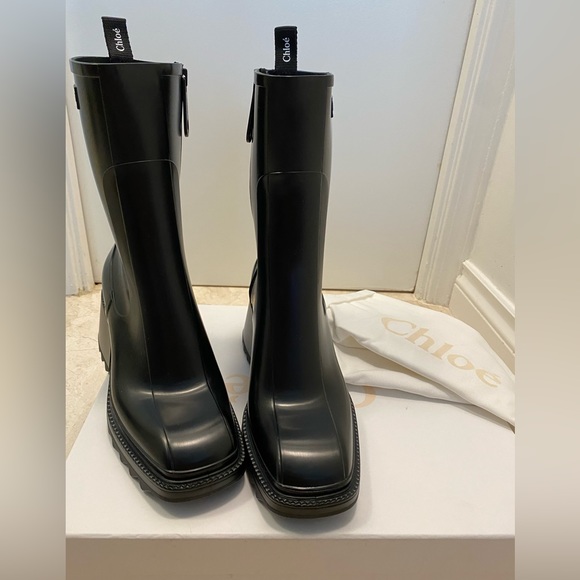 US Size 11 Chloe Rain Boots - Brand New, Never Worn - Picture 2 of 4